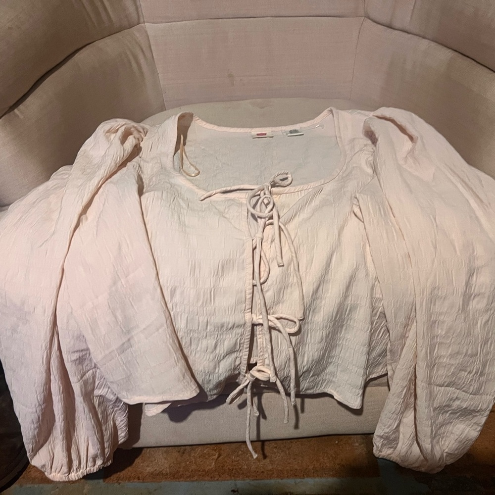 Levi’s puff sleeve size 1x crop top